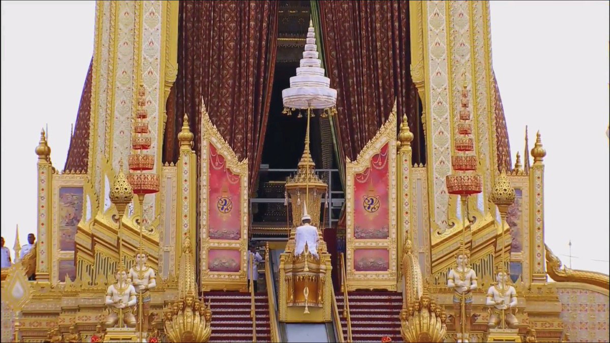 crématorium roi thailande