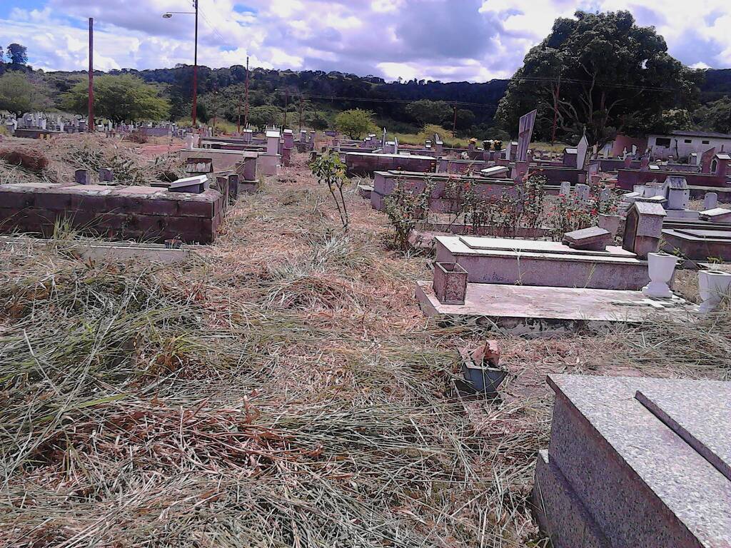 AlcaldiaPiar's tweet photo. Continúa el Desmalezamiento y mejoras en el Cementerio de San Lorenzo de Upata tres Días consecutivos para el día de los Difuntos https://t.co/kh7wCSXD4Y