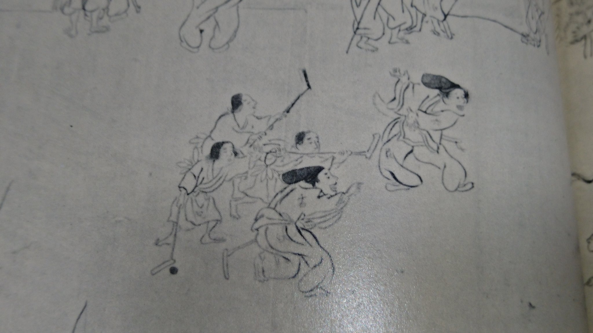 幣束 打毬 ぎっちょう 大陸より伝えられた球技 ゴルフのパターみたいな木製杖で毬 を打つ 要するにホッケー 平安時代の庶民は古代ホッケーで遊んでた 年中行事絵巻にはその姿が描かれている 大化の改新の立役者 中大兄皇子と中臣鎌足は打毬を通じて