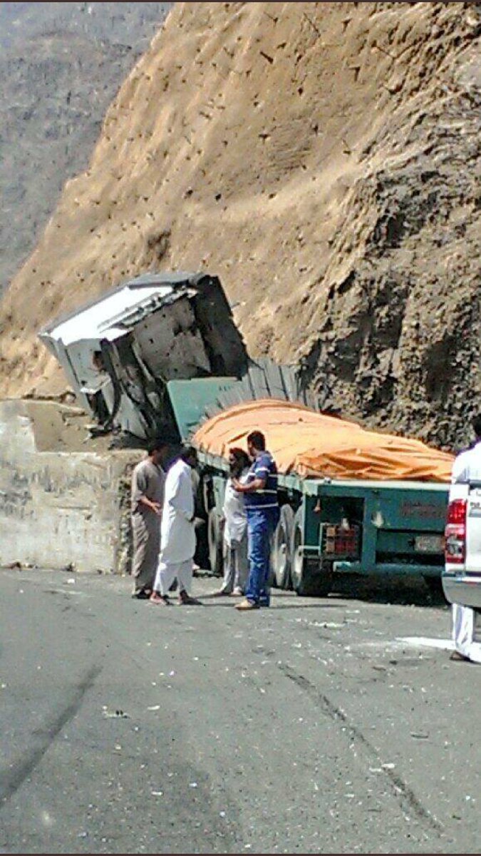 #عقبة_شعار_تخطف_الارواح ؛ فحوادثها مروعة،كونها تشهد حركة سير للشاحنات كثيفة،فلعل ازدواجيتها هو الحل الوحيد، للحفاظ على أرواح عابريها.