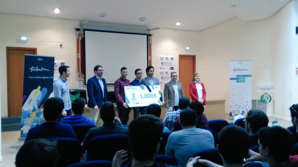 daiesicr's tweet photo. 💻 ¡Ganadores de la Hackaton! 💻
#Hackaton2017 #Talentum https://t.co/zvlN2tdWKt