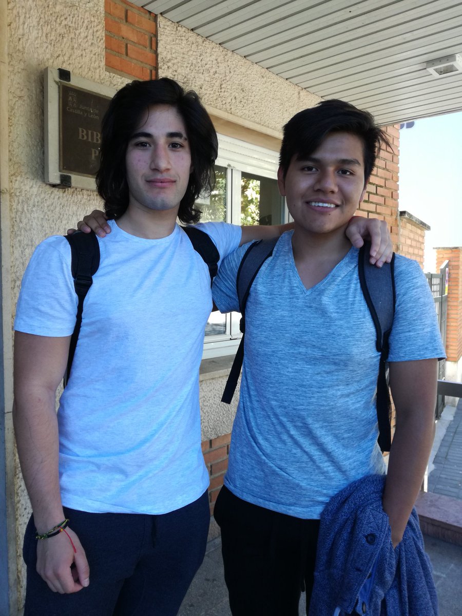 Nos hemos encontrado a #Ochoa y #Mario exalumnos que actualmente cursan #ADE y #Relacioneslaborales en <a href="/UVa_es/">Gabinete de Comunicación Universidad de Valladolid</a>  #Soria
Están contentos
🔝🔝