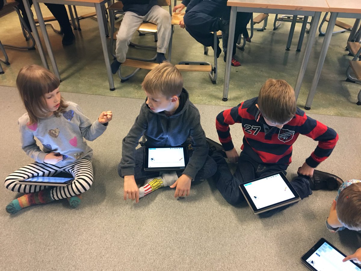 elidalisa's tweet photo. Problemlösning i 1B med hjälp av Nearpod. Intressanta diskussioner #enskoldag #runbacka https://t.co/6OrNFZqOBS