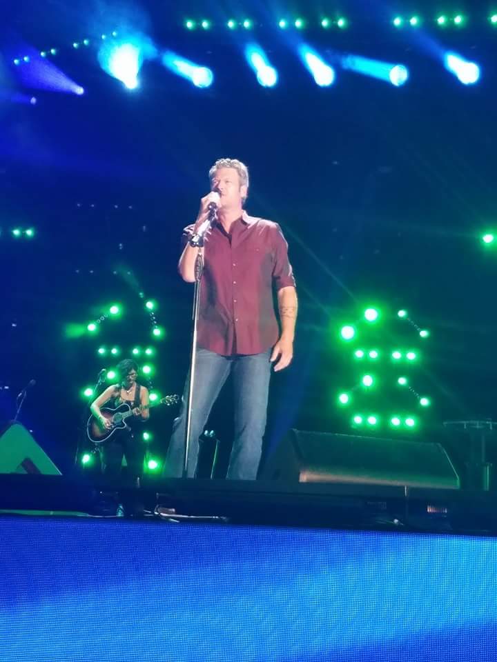 TennEmbalmer's tweet photo. #tbt #cmafest2016 @blakeshelton https://t.co/MwPrznC7sX