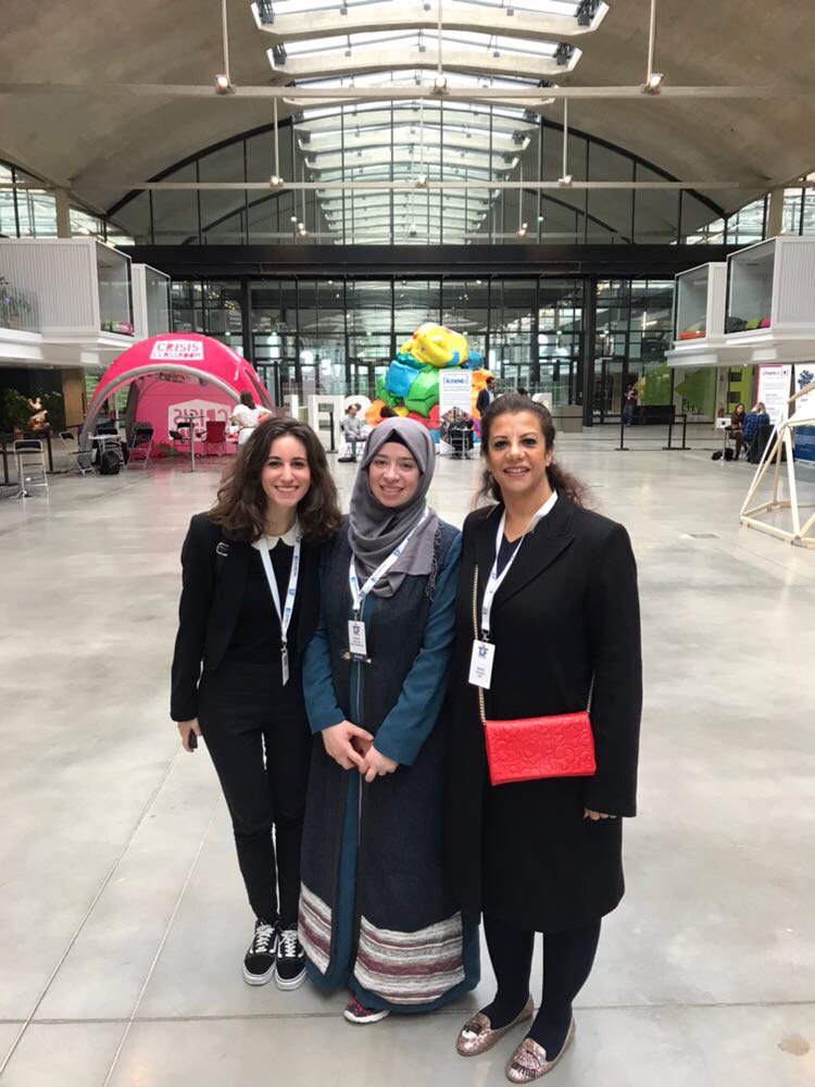 DS4Today's tweet image. Speaking in 5, 4, 3, 2, 1 at #TechfugeesSummit: our young #CodingStar& #Hacker in Residence #FatimaHimmamy! #RefugeeCodeWeek #Inspired 🤩