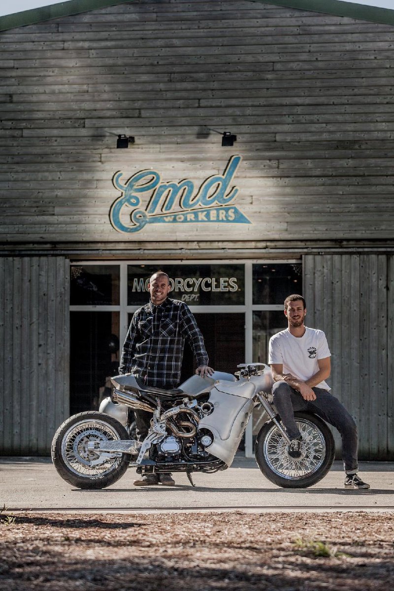 _bluebuilder's tweet image. Visiting EMD Workers, this morning, new place at #Hossegor opening soon, with our friends of EMD and marvelous #motorcycles