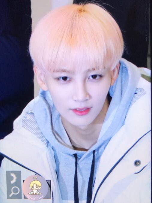 SVTCheonsaINA's tweet photo. [Preview]171026 Dynafit Fansign - Jeonghan
#세븐틴 #정한
Cr: HANITIME_1004 https://t.co/wMTp3avXzL