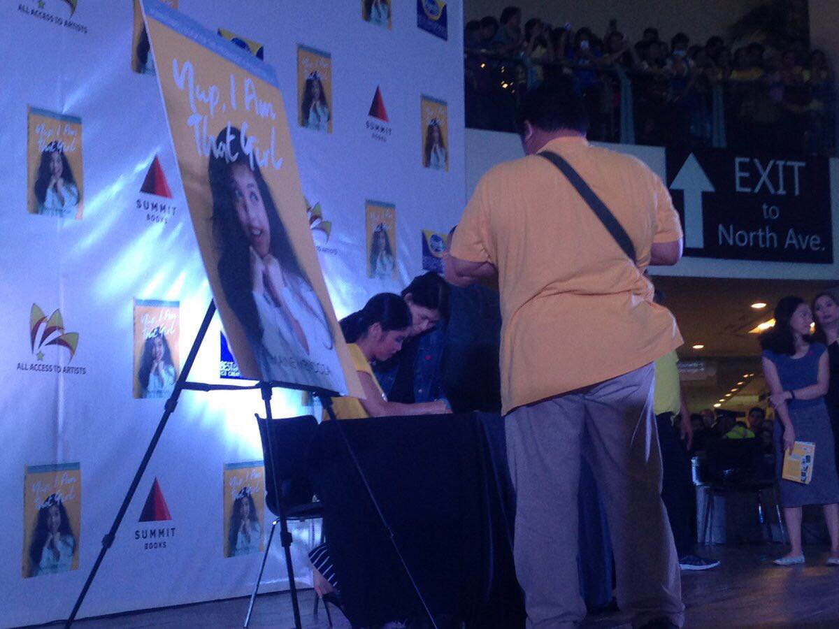 gmanetwork's tweet photo. Book signing has begun! #YIATGBookLaunch | Photos from @jacqbartolome @gmanews https://t.co/hIySkS9wEv