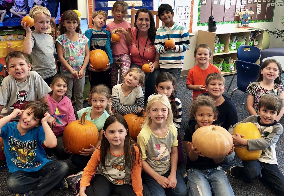 KristinsKiddos's tweet photo. Fall Learning Experience Fun! 🍁🍂 @ScottsRidgeES https://t.co/58pbqxx9Fh