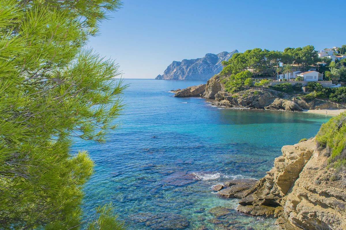 Plus_Holidays's tweet photo. Un autre jour ensoleillé depuis la #Fustera à #Benissa. Quelle chance avons nous à la Costa Blanca!!!🎉 #costablanca #holidayrentals https://t.co/iWlYoc2ZSl