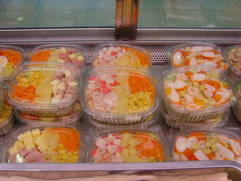 Menús diarios y semanales.Menús con plato principal,ensalada,pan y bebida por menos de 6 euros.Raciones desde 3,10 euros.