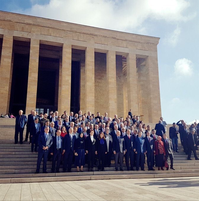 İyi Parti bugün Atatürk’ün huzurunda çünkü #iyiparti Türkiye’ye çok iyi gelecek. #Anıtkabir #Ankara #Atatürk <a href="/meral_aksener/">Meral Akşener</a>
