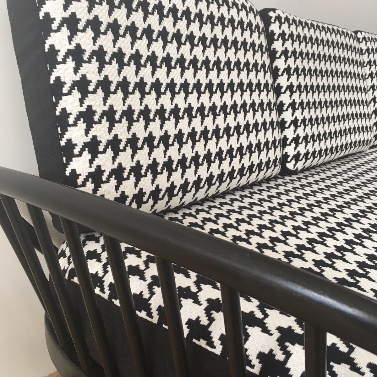 SketchInteriors's tweet photo. @SketchInteriors Today's inspiration, this stylish 1960s looking living room!

#homedecor #homedesign #vintage https://t.co/vxpJMRQyqm