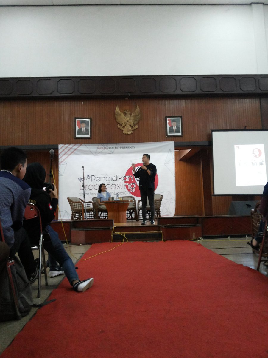 swararadio's tweet image. Iqbal Ramadhan Campus Mania udah on stage nih ! 

#SmartBroadcasting
#PendidikanBroadcasting
#OctoberToRemember