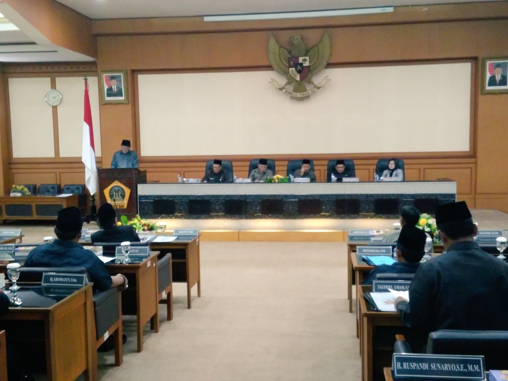 Penyampaian PA Fraksi &amp;  Pengambilan Keputusan thd Perubahan Perda No. 9 th 2016 ttg RPJMD 2016-2021.