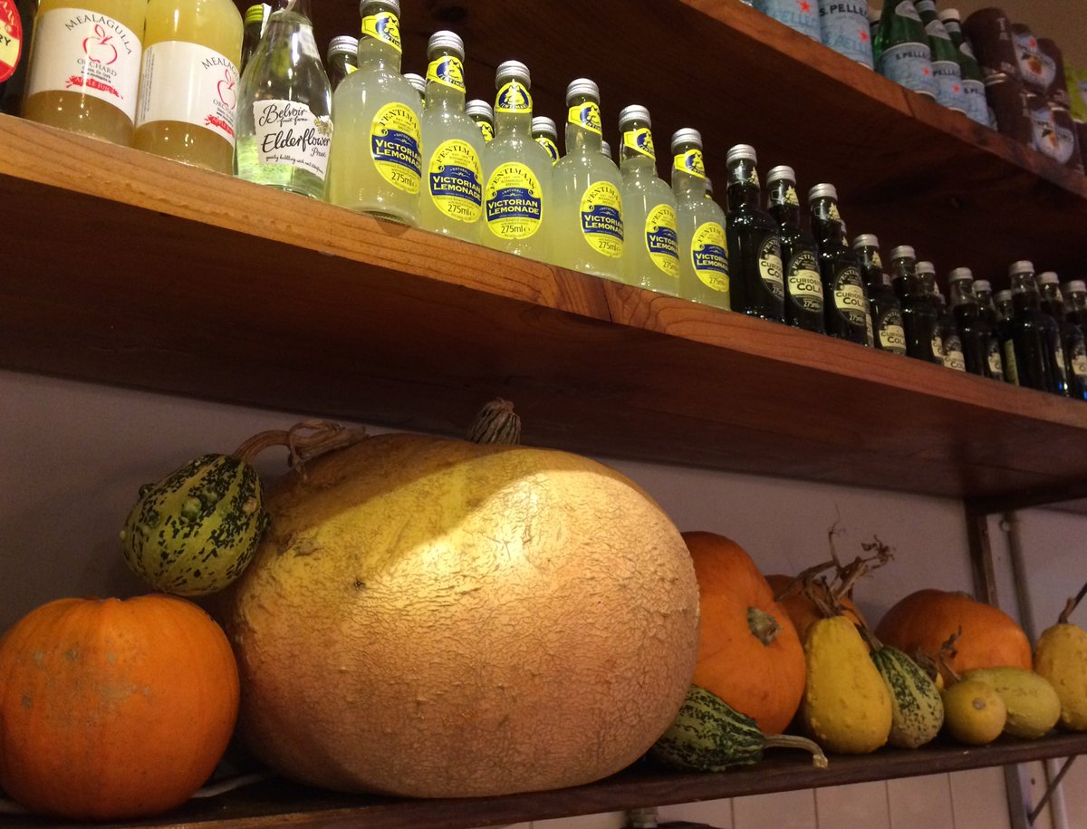 sandwichstall's tweet photo. A few little seasonal decorations on our stall now! 🎃🎃🎃 https://t.co/OOkfpclc7J