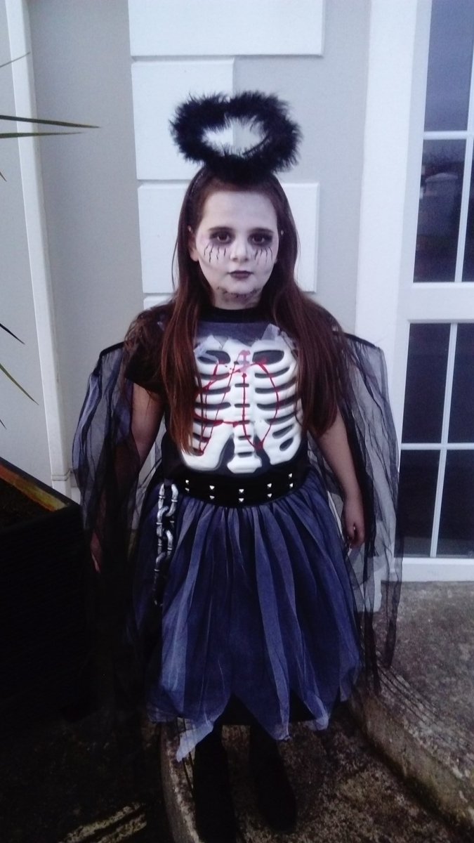 ShazMcCD's tweet photo. Abbie all excited to go to her big sisters school today for the P6 #Halloween events @StCeciliasDerry #fallenangel https://t.co/K8pDrEgJ0U