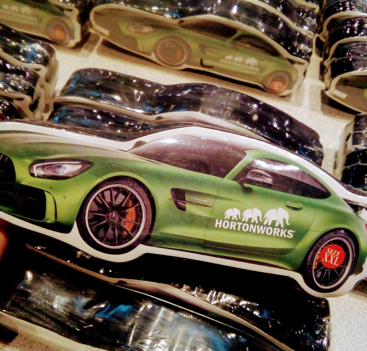 BellKerlin's tweet photo. Loving our @hortonworks compressed t-shirt giveaways for @Daimler 's #BigData infodays! Stop by the Hortonworks booth for a chat &amp; a shirt 😊 https://t.co/mhyagmITIX