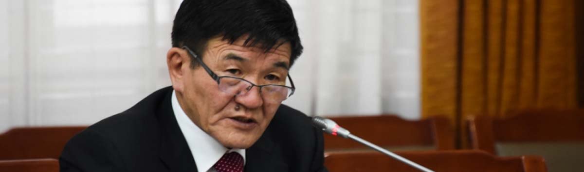 Нямдорж бас л их сандарч байна даа. Юу гэнэв ээ манай тагнуулд гадаадын тагнуулууд өөрсдийн хүмүүсээ шургалуулдаг гэхийн үүнийг юу гэх үү😂