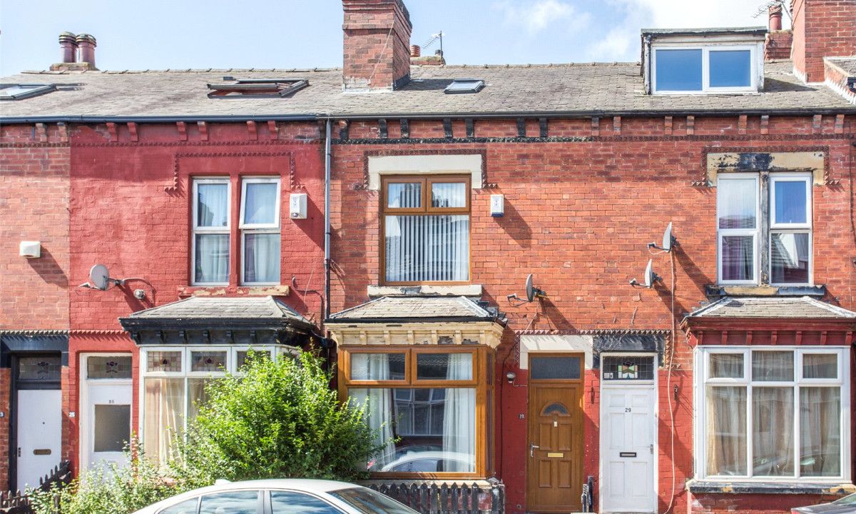 #Leeds Buy-to-let Investment: Well-presented four bed mid-terrace property with great potential. Take a look. buff.ly/2yCyUYY