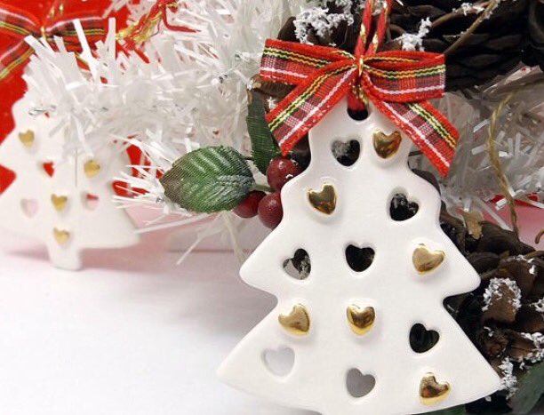 eclecticmixart's tweet image. @_AuroraLombardo Christmas decs. Beautiful original designs and potential family keepsakes. #handmade #oneoffdesigns