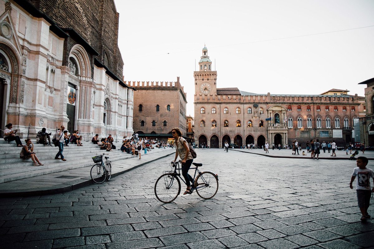 Sur le blog je vous parle de #Bologne. Ses arcades, sa bouffe.. une (énième) ville italienne qui vaut le détour : bit.ly/2yMdjxj ♡