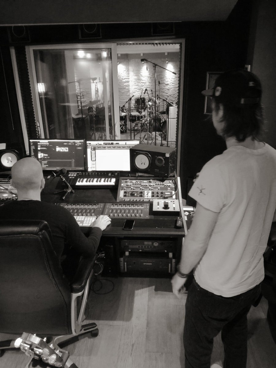 KlinkClock's tweet photo. Home for the day / challenge : 5 tracks.
At Montmartre Recording
#record #klinkclock #newtracks https://t.co/JP7wiFo9LL