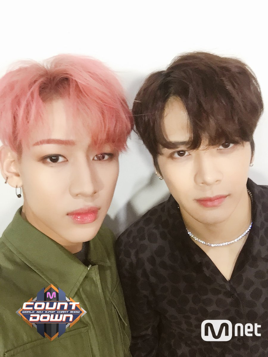 OfficialMwave's tweet photo. [#MCOUNTDOWN] @GOT7Official 📱Whose #Selfie is ur Fav.?😘
TODAY 6PM on Mwave!
Watch on-air📺https://t.co/HRddif6sac 

#갓세븐 #엠카운트다운 https://t.co/QSaeOk8van