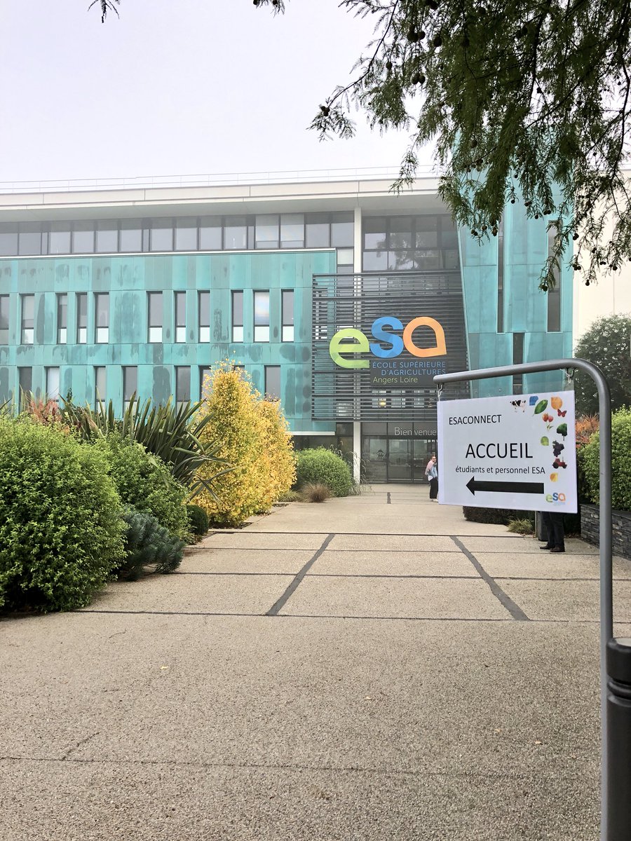 Angers's tweet photo. #EsaConnect les rendez-vous de l’#Agriculture connectée en ce moment @Groupe_ESA #ConnectedWeek #Angers https://t.co/gTA3lL60AF