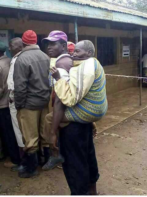 StandardKenya's tweet photo. Peter Njoroge carrying his grandfather to a polling station in Bahati, Nakuru #KenyaElections #Kivumbi2017 https://t.co/B6tEDdJpzq