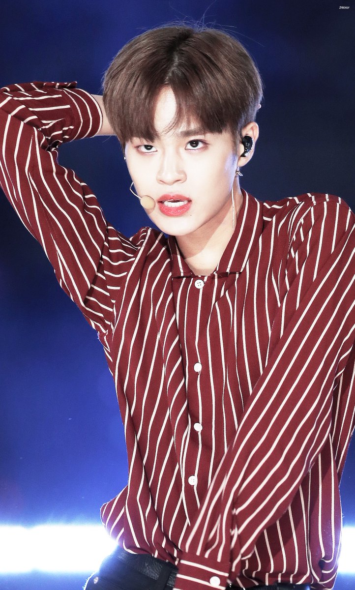 Dh09211's tweet photo. 171022 원아페 #이대휘 #대휘 https://t.co/iJeOXr1h65