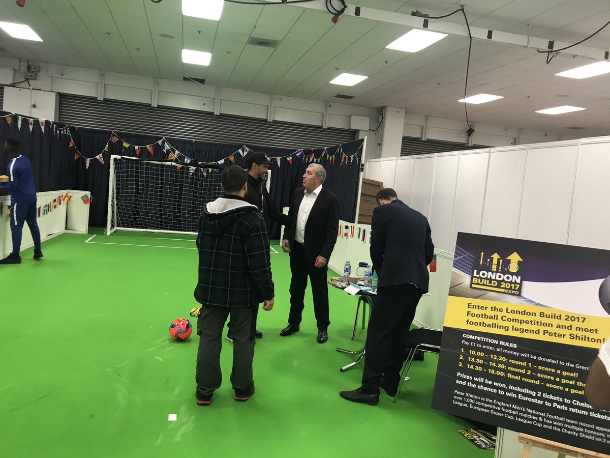 BagabuilderUk's tweet photo. #londonbuild2017 #londonbuildexpo #football #legend #petershilton https://t.co/2WQ1oqYsqL