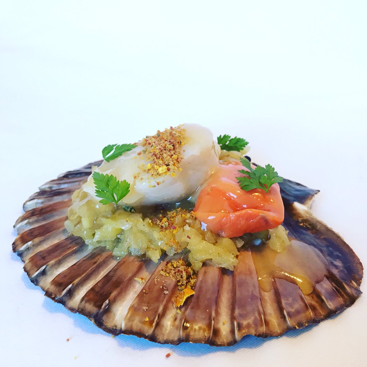 Brutal vieira con manzana y foie! Preparando nuevos cambios... #quenopare #siemprealmaximo #parati #labuenamesa #ns #natxoselles #restaurant