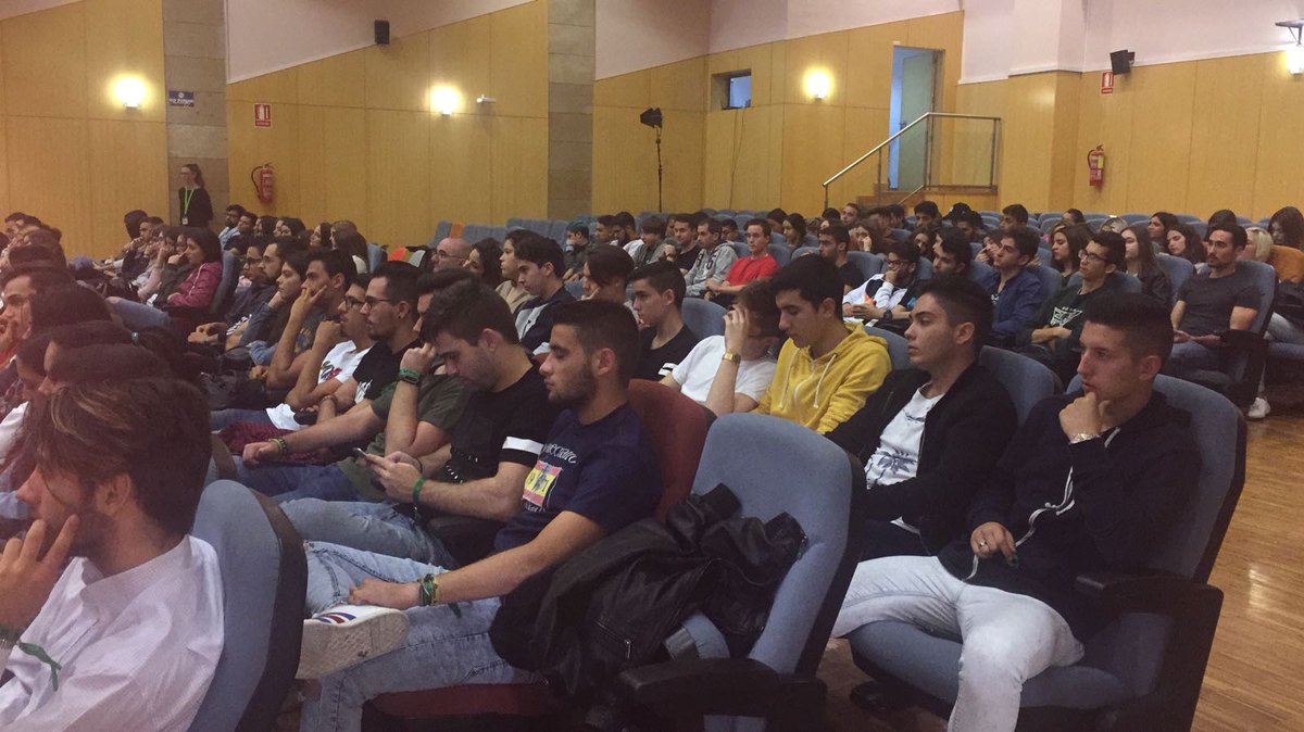 infoRMurcia's tweet photo. #DiapeJunior con @josepomaresbarr y su ponencia "Lo importante no es si pierdes o ganas; lo importante es que no pierdas las ganas" 🏆😊 https://t.co/TjRJLLoTRa