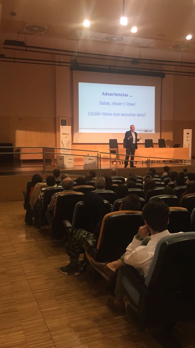 infoRMurcia's tweet photo. #DiapeJunior con @josepomaresbarr y su ponencia "Lo importante no es si pierdes o ganas; lo importante es que no pierdas las ganas" 🏆😊 https://t.co/TjRJLLoTRa