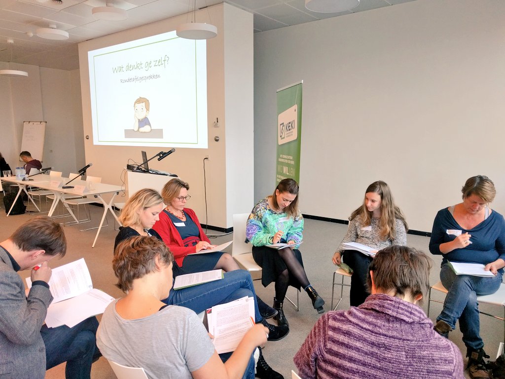 KeKivzw's tweet photo. De eerste ronde tafels: ervaringen delen & samen op zoek naar inspirerende praktijken voor in de klas.
#Deesgeloofdeni #RoSt2017 https://t.co/BEMDxJEoqr