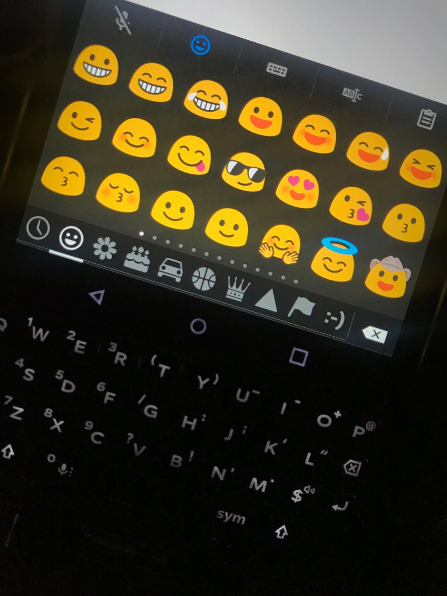 EvanClark's tweet photo. Having access to both emojis and your QWERTY keyboard at the same time is the new killer app. 🔥🙌😎  #blackberrykey #blackisthenewblack https://t.co/hFZULRbDCd
