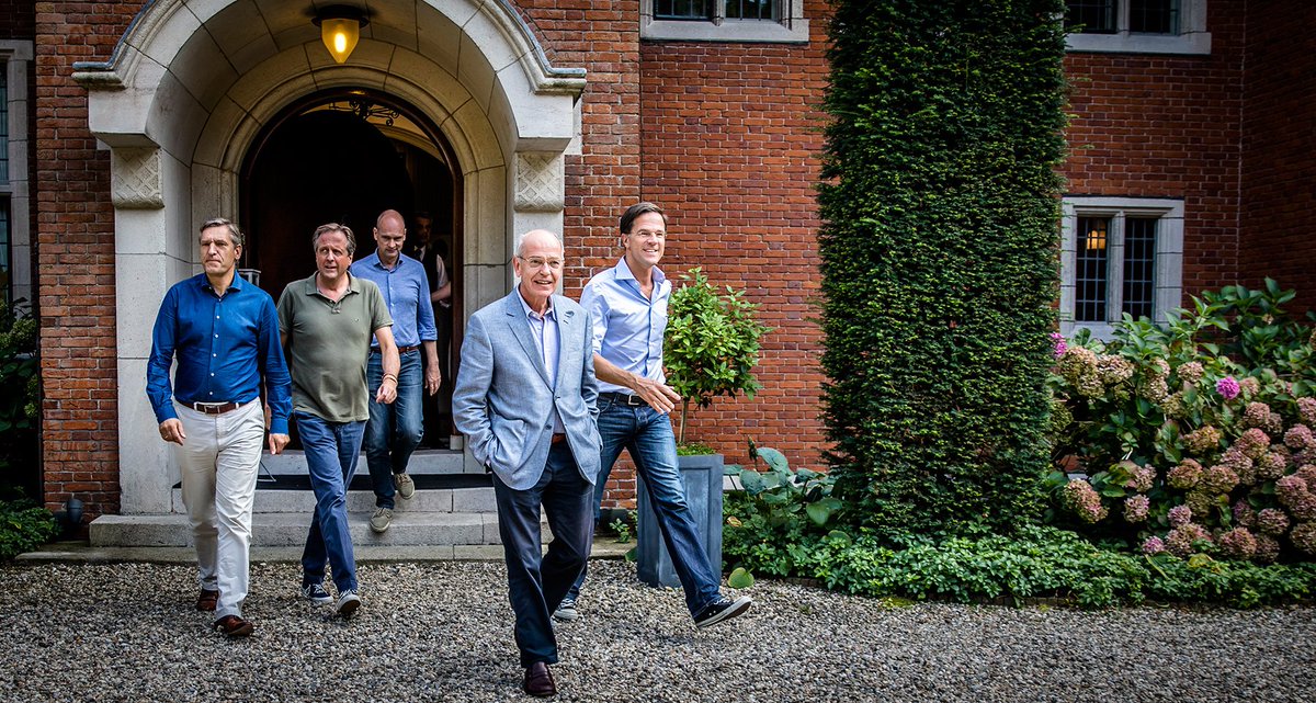 Kan de plaats van de onderhandeltafel de doorslag geven bij een kabinetsformatie? <a href="/JVT/">Jan van Tienen</a> vertelt: bit.ly/2gmiQjH #outofoffice