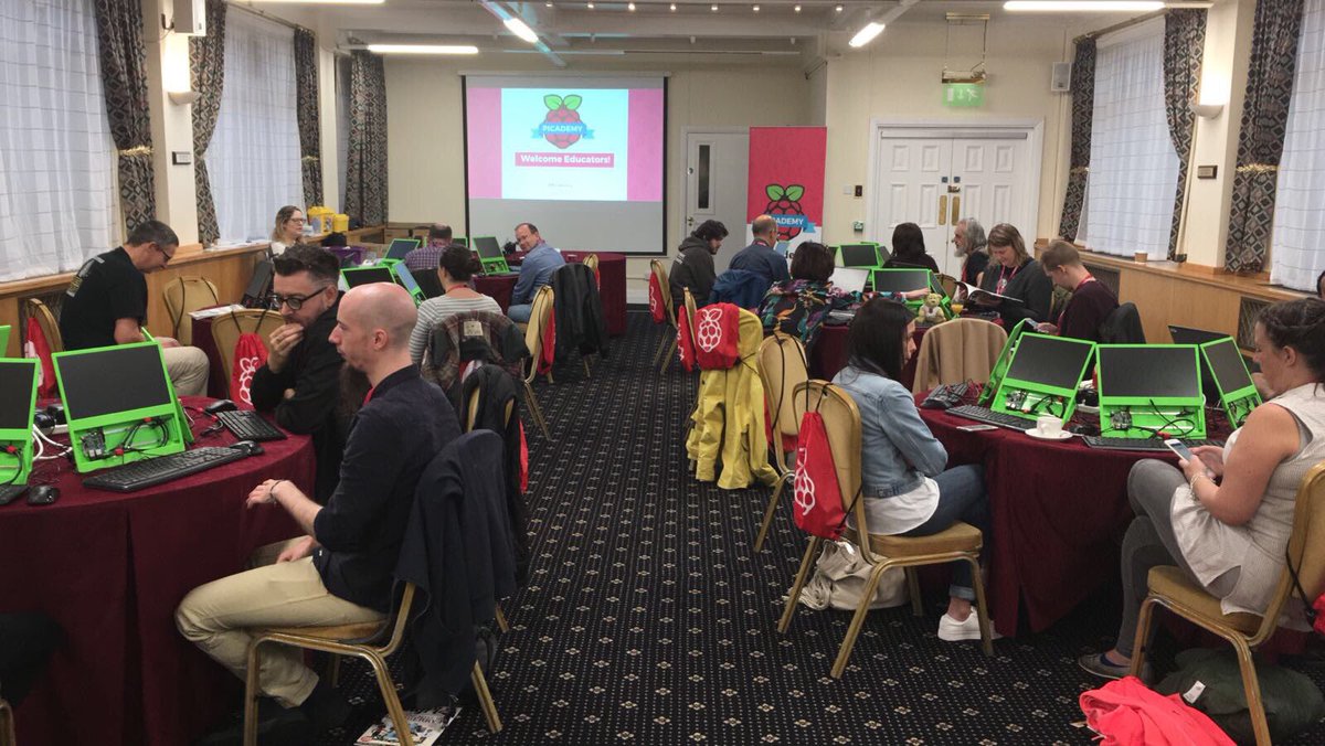 BridgendCollege's tweet image. Mae staff ein adran TG mewn digwyddiad #pievent heddiw gyda phobl o Berlin a Lancaster #RaspberryPi