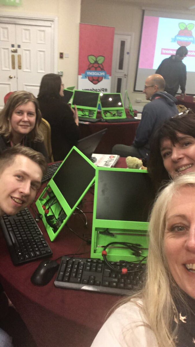 BridgendCollege's tweet image. Mae staff ein adran TG mewn digwyddiad #pievent heddiw gyda phobl o Berlin a Lancaster #RaspberryPi