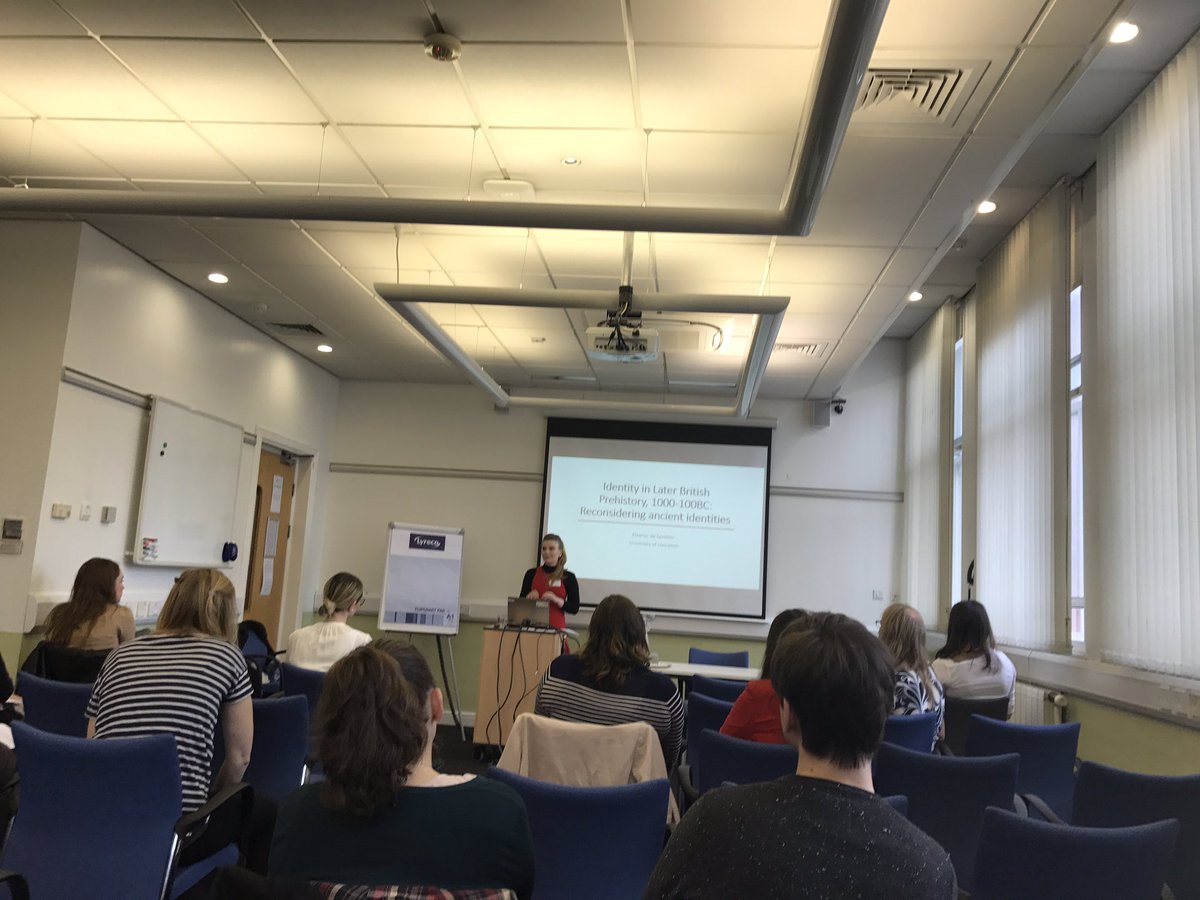 NWCDTPConf2017's tweet photo. Eleanor de Spretter presenting on identity in later British prehistory, 1000-100BC #NWCDTP2017 #NWCDTPConf2017 #identity #beingbelonging https://t.co/Lot2A8l3fO