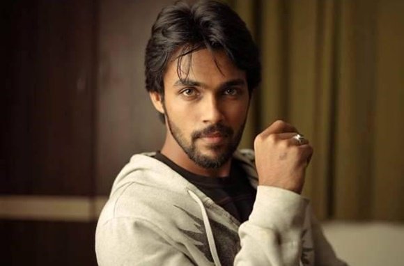 iflickscinema's tweet photo. #BiggBossTamil Sensation @Nafeez_Arav To Officially Kick Start His Career

https://t.co/axVuMoUlZs

#DirSaravanan #VijayaBhargaviEnt #Arav https://t.co/FLAt0V2TK1
