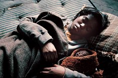 kjpbc's tweet image. 다시듣기 ==&amp;gt;&amp;gt; bit.ly/2gIRmsa 감독 알폰소 쿠아론의 &amp;lt;칠드런 오브 맨(Children of Men)&amp;gt;은 2016년 국내에서 개봉되었습니다. 감독이 10년전에 상상한 미래..2027년의 모습이 그다지 낯설지가 않습니다.