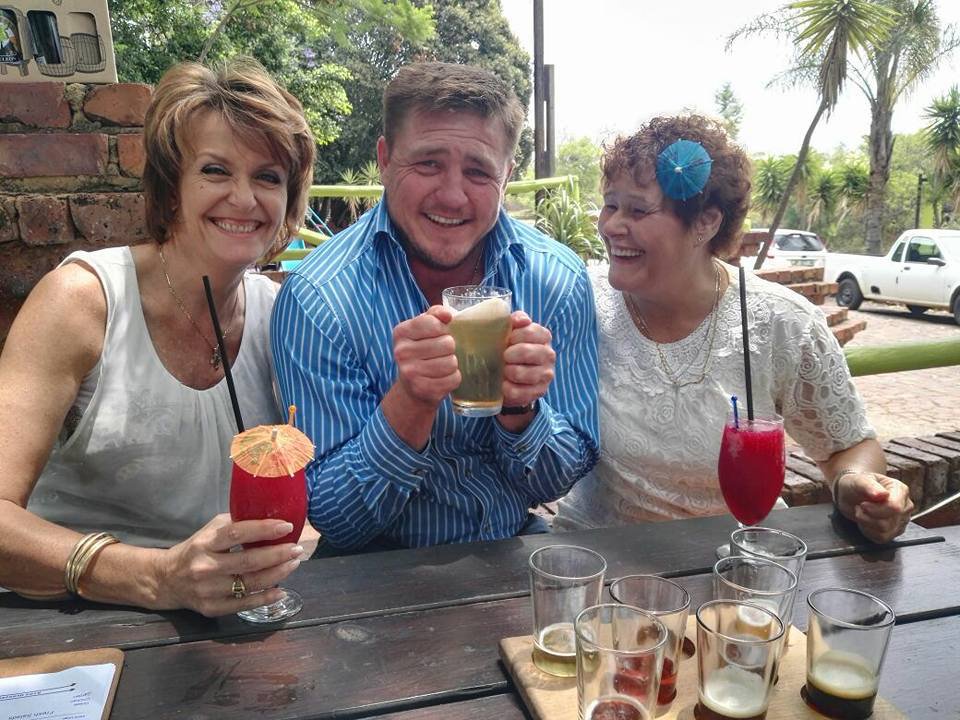 Happy #ThirstyThursday beerlovers!!🍺 Swing by the Brewhouse to quenche your thirst with a #craftbeer or #cocktail !!