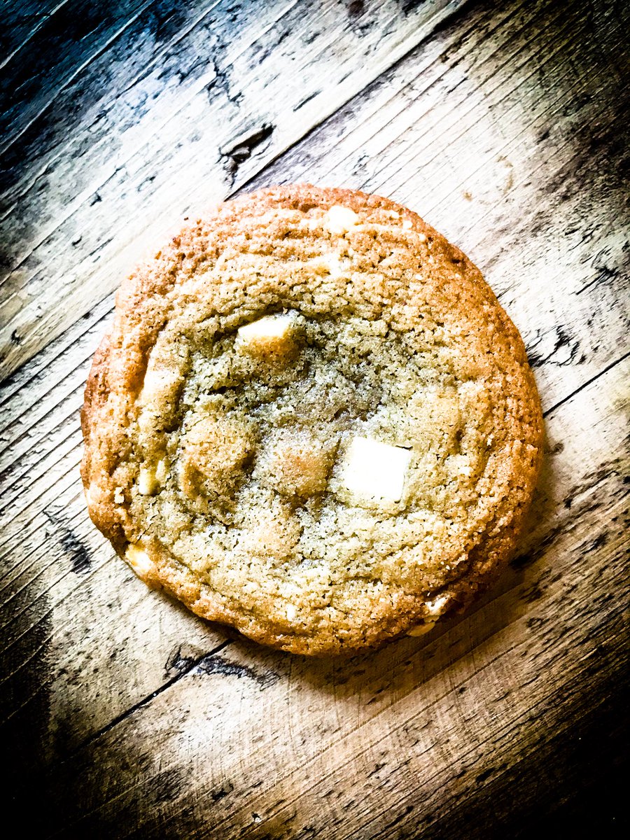kenandjesses's tweet photo. In the spirit of #Halloween our #cookie pics are going to get a bit #creepy this week 👻🎃👻 #halloweenpartyfood #halloweencookies https://t.co/MgUgolfaiL