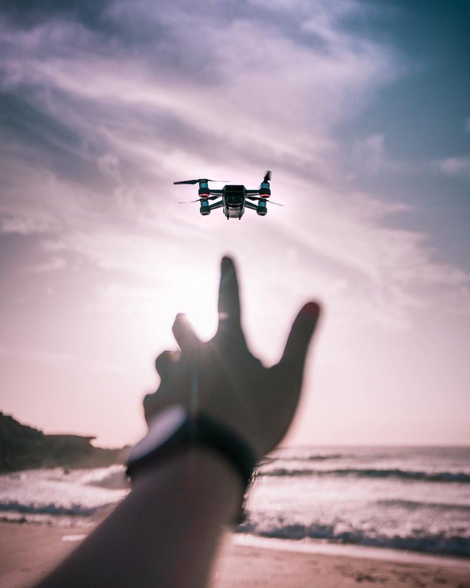 vstecs's tweet photo. Control with the palm of your hand ✋️| Credit: @demasrusli | #DJI #Spark
#drone #dronesph #aerialphotography https://t.co/EhDHlh0zqG
