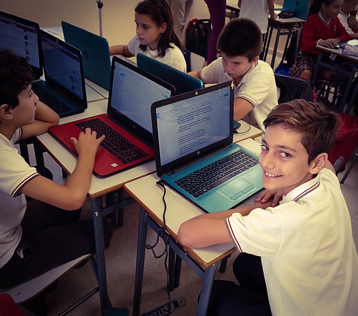 ColegioEP's tweet photo. Enhorabuena a Rodrigo Retamero; ganador del concurso de tarjetas de Halloween, por este gran despliegue de creatividad #primaryEP #halloween https://t.co/5cQpxACRAK