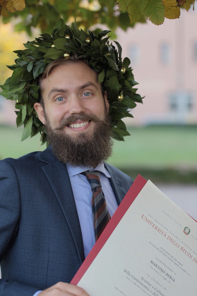 Oggi è ufficiale! Sono dottore in Scienze e Cultura della Gastronomia e della Ristorazione! Sono stati anni ricchi di emozioni! Grazie! 👨‍🎓🙏