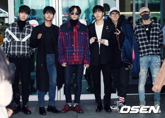 VIXXbiased's tweet photo. [PIC/PRESS] 171026 #VIXX #빅스 @ Incheon Airport depart to Canada (©as tagged) https://t.co/CJuEWdWErK