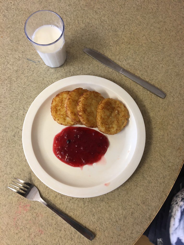 PiaWikman's tweet photo. Barnens favoritlunch i dag, potatisbullar!
#enskoldag #Runbacka https://t.co/z6BKdSSjAA